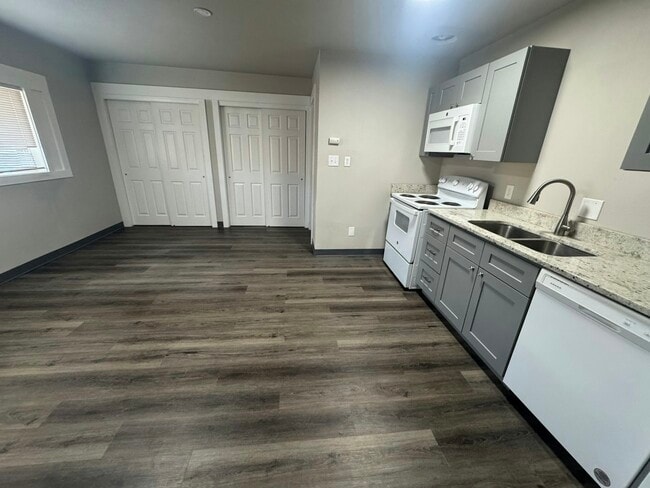 Building Photo - 4278 Grape Dr NE Unit 26