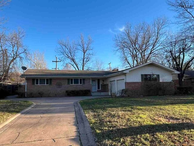 Photo - 2711 Chase Dr House