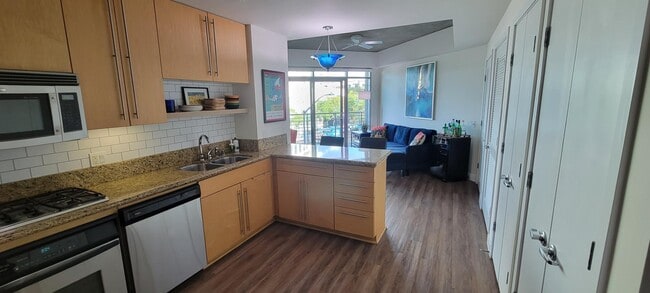 Kitchen - 801 Ash St Unit 305