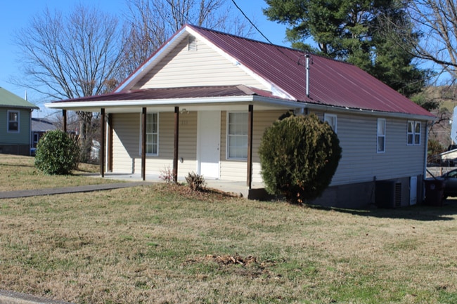 Photo - 215 Bettie St