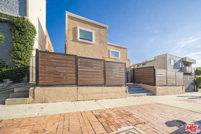 Building Photo - 136 N Rampart Blvd Unit 3