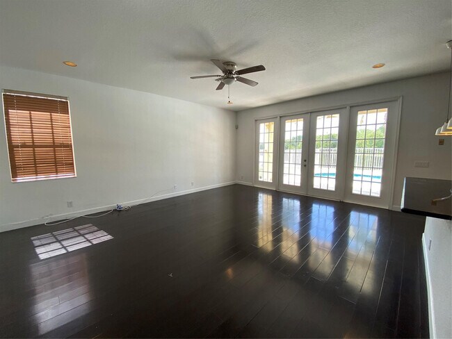 Photo - 338 Cambridge Dr