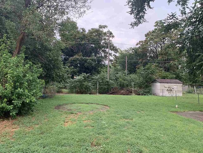 Photo - 402 W Poplar Ave