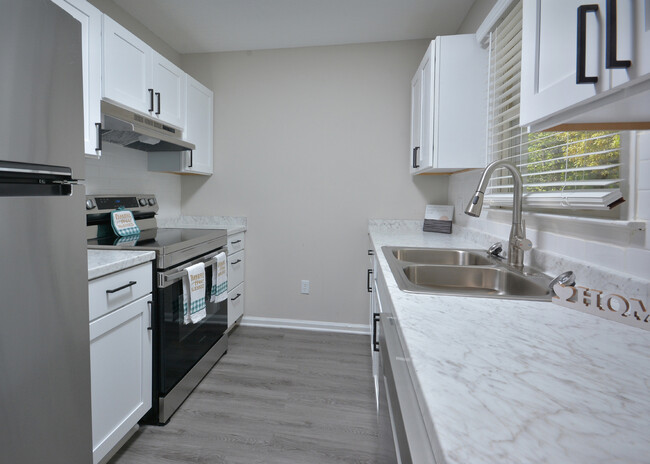 Cocina recientemente renovada en Sherrill Place Apartments High Point NC - Sherrill Place Apartamentos