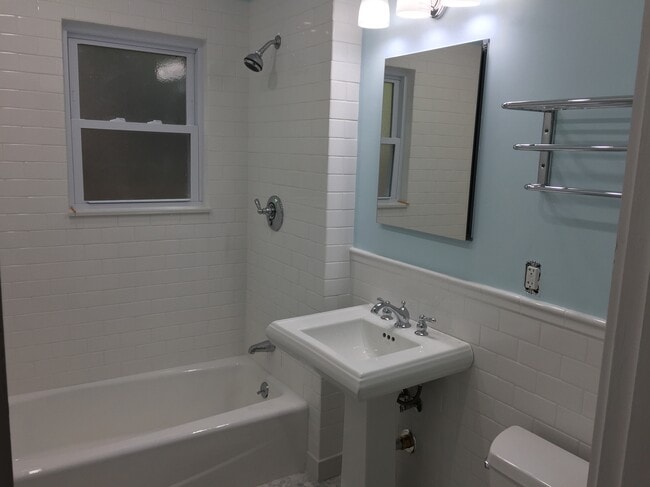 Building Photo - 44 Waverley Ave Unit Waverley