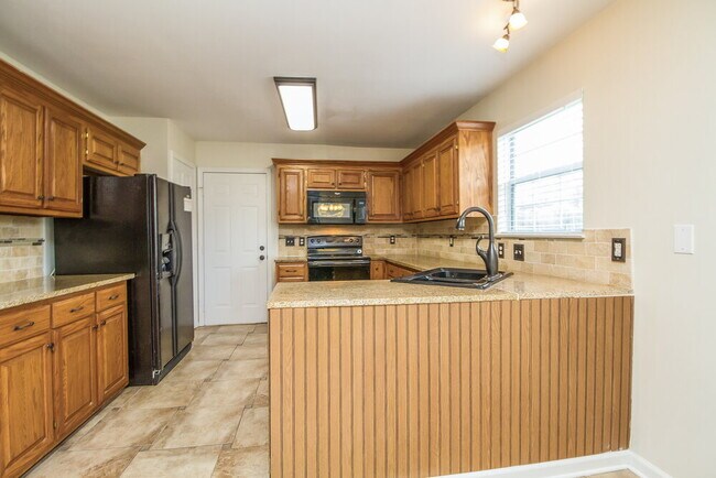 Photo - 2813 Louise Russell Dr