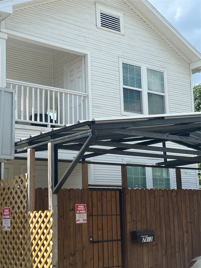 Photo - 2812 Live Oak St