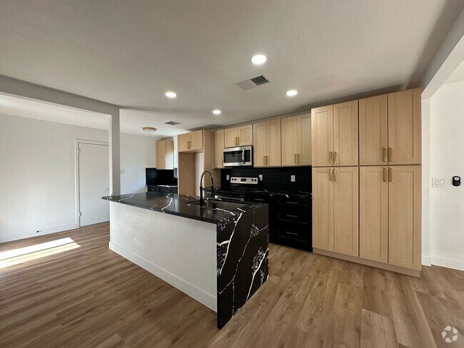 Building Photo - 1032 E Hassett Ave Rental