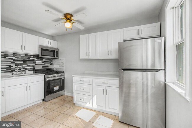 Photo - 416 Hornel St