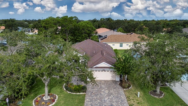 Photo - Luxurious 4-Bed Oasis with Outdoor Kitchen...