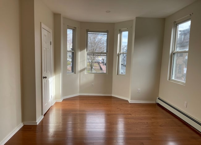 Building Photo - 75 Putnam St Unit 1