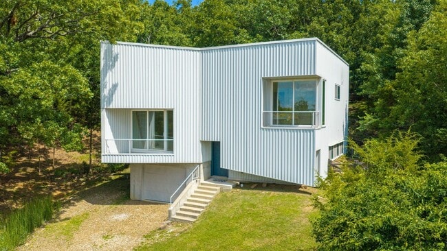 1124 Heath Dr