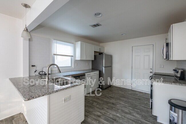 Photo - 2973 1st Ave SW