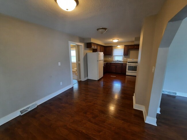 3 Bedroom, 2 Bathroom Home with 1+ car att... - 3 Bedroom, 2 Bathroom Home with 1+ car att...