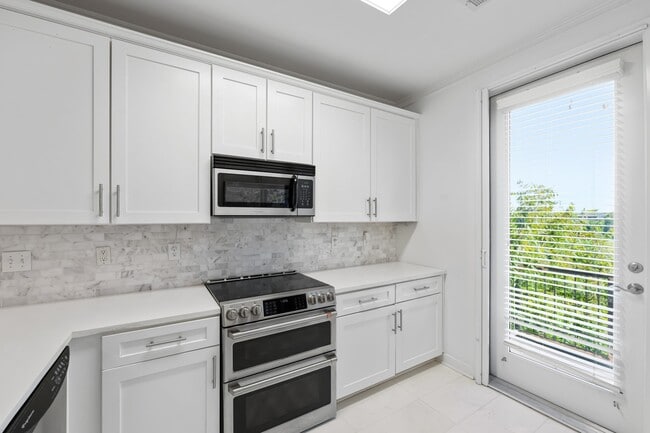 Photo - 380 Island Dr