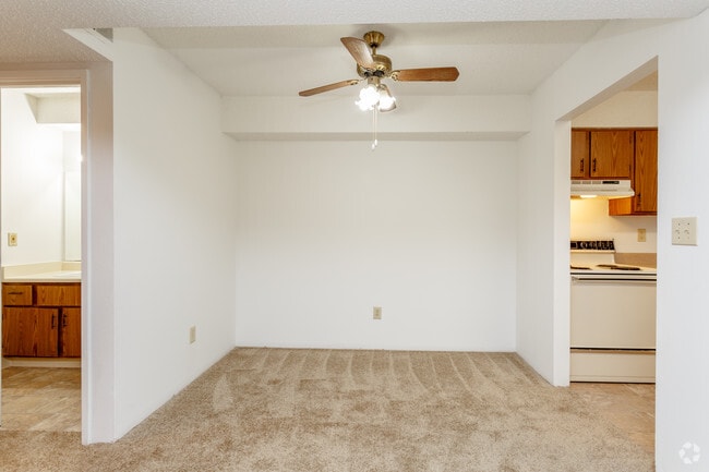 1BR, 1BA - 717 SF