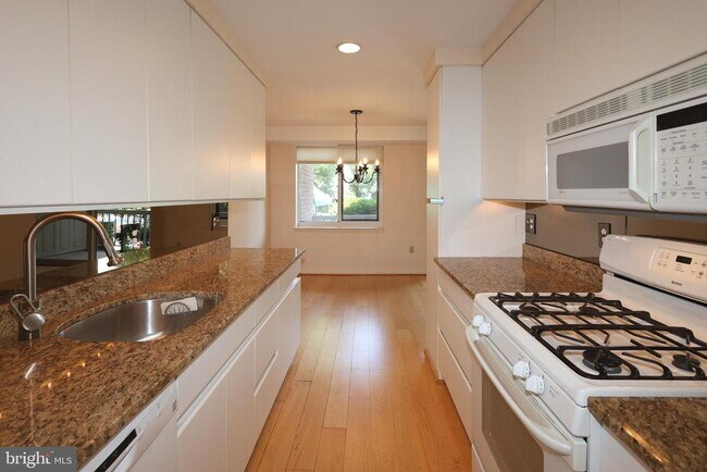1637 Oakwood Dr Unit S-122