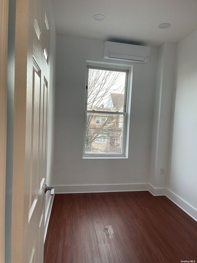 Photo - 89-11 91st Ave