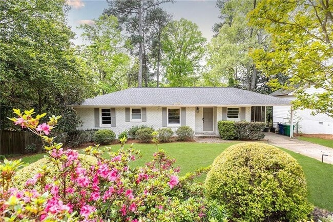 Photo - 1295 Lindenwood Ln NE