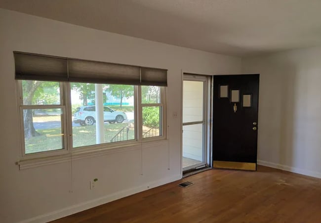 Photo - 100 Rees Ave