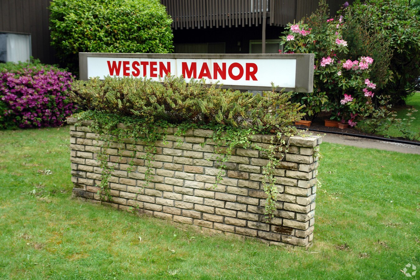 Photo - Westen Manor