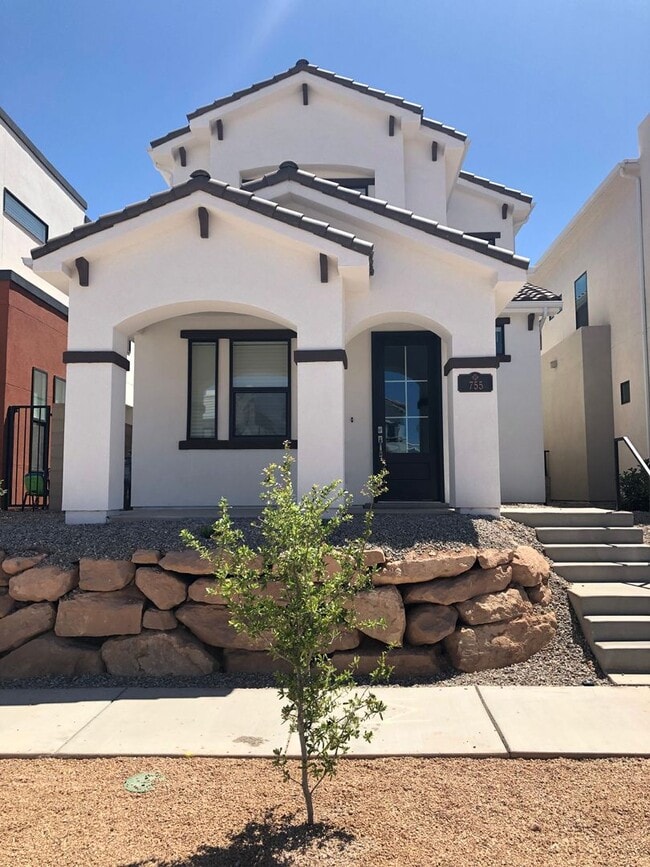Building Photo - Gorgeous Desert Color Home!