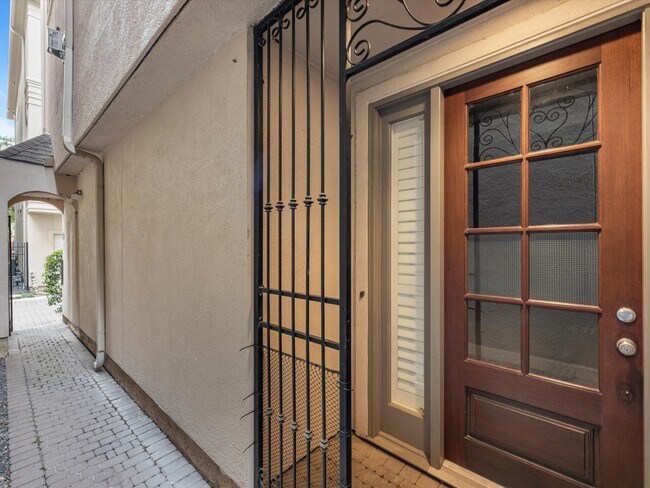 Photo - 107 Dennis St