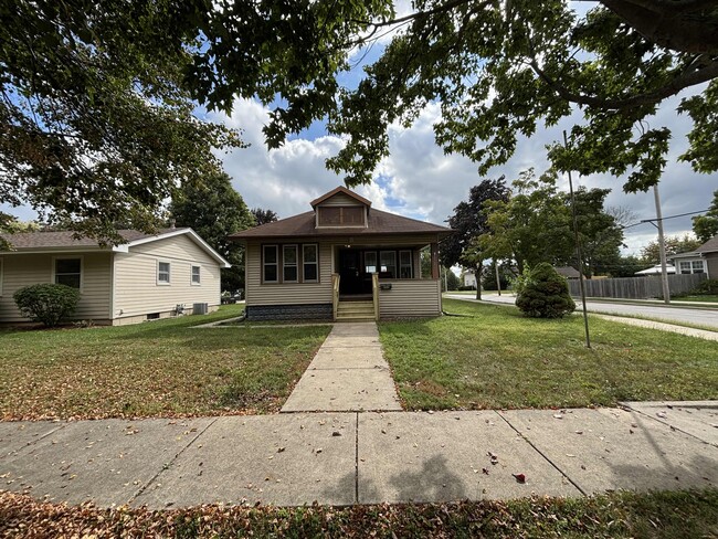 Building Photo - 222 W Blair St