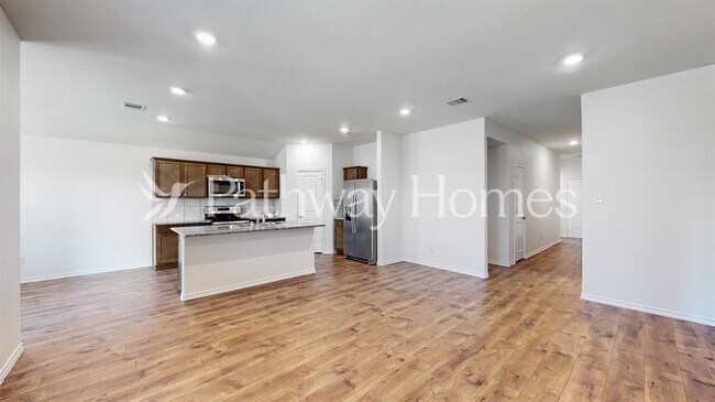 Photo - 957 English Dr