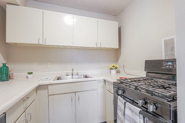 Courtyard Apartments