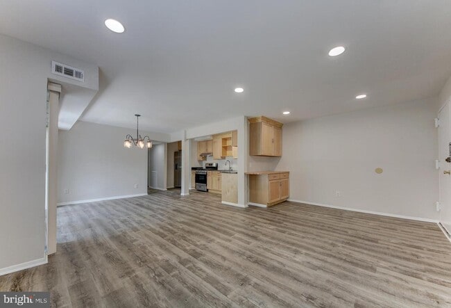 Building Photo - 2904 Kings Chapel Rd Unit 9