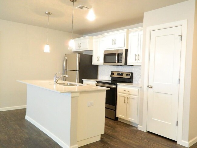 Photo - 2 Bedroom 2 Bath Duplex Close To Tinker AFB House
