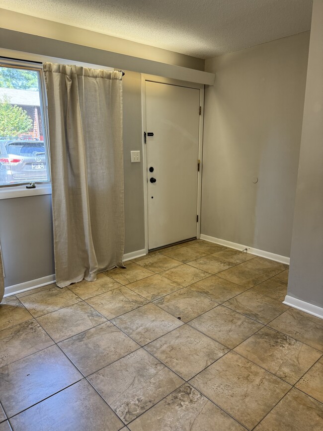 Photo - 115 Beechnut St Unit B5