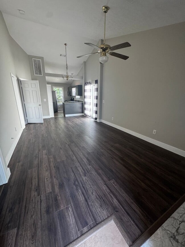 Photo - Month-to-Month Lease Available – 2 Bed / 1...
