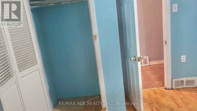 Photo - 7098 Goreway Dr