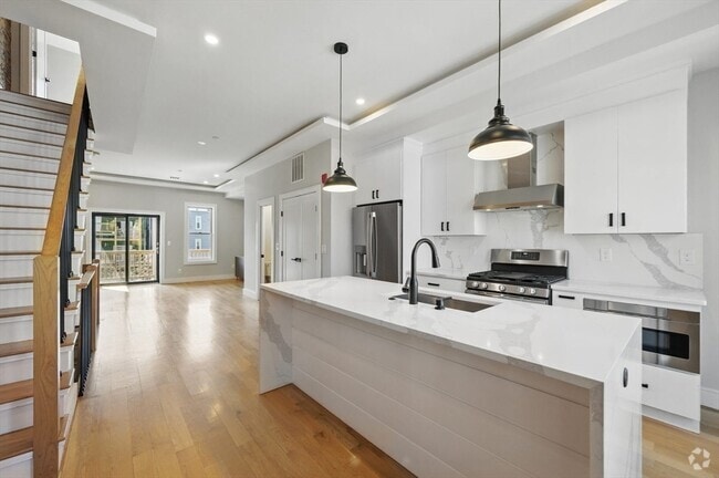 Building Photo - 125 Saratoga St Unit 2 Rental
