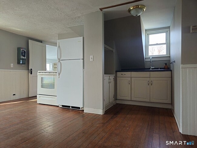 21 Sigourney St Unit 3