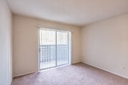 1BR, 1BA - 683SF