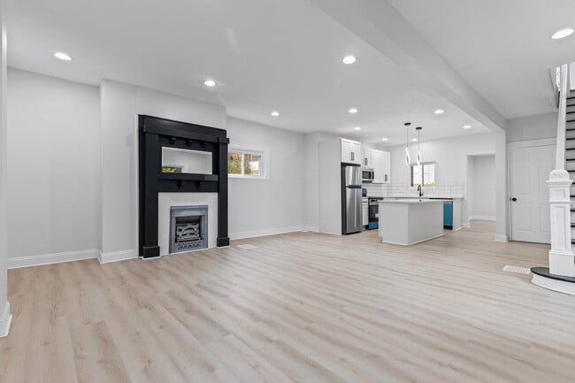 Photo - 392 Calderwood Ave