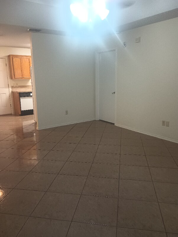 Photo - 915 Lexington Cir Unit 1