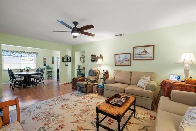 Photo - 1325 Glen Oaks Dr E