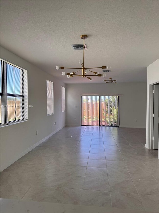 Photo - 1424 NE 3rd Ave