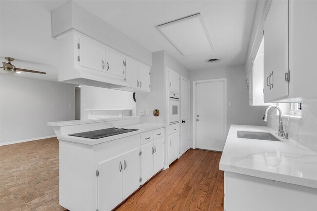 Photo - 8821 Dunlap St