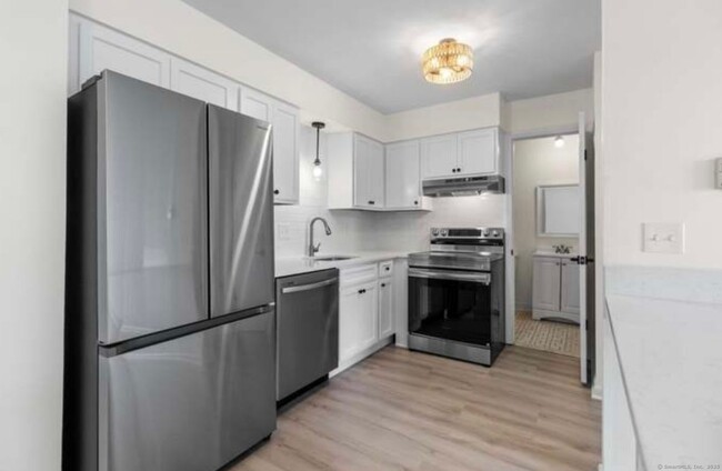 Building Photo - 115 Short Beach Rd Rental