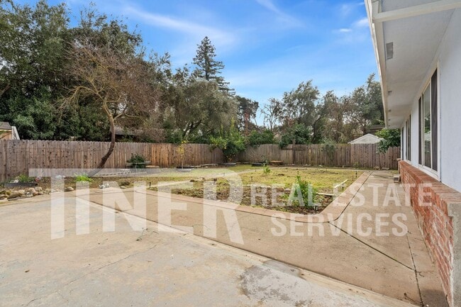 Photo - 6218 Stanley Ave