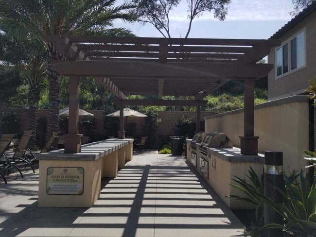 Photo - 235 W Ridgewood St