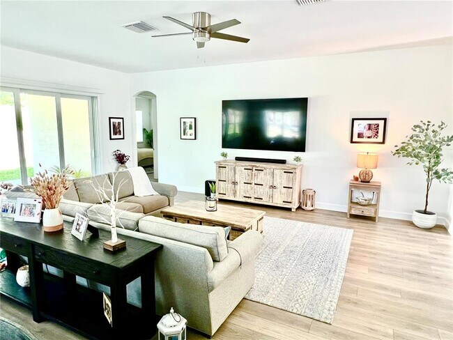 Photo - 1334 Belcher Dr