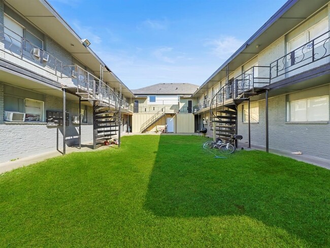 Building Photo - 4525 Balkin St Unit 10 Rental