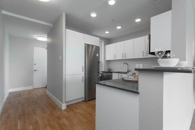 Photo - 2400 Bathurst St Unit 407
