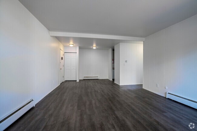 2 habitaciones, 1 baño - 1000 pies cuadrados - Lado este - Sala de estar/comedor
